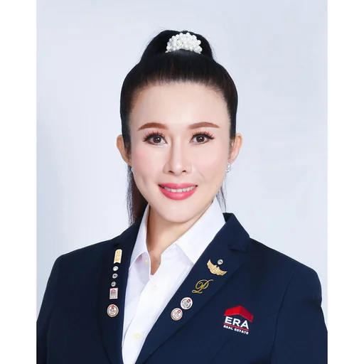ZENG WEIYI (AMY)